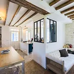 Maison Du Passeur: 18th Century Charm With Garden And * Pressagny l'Orgueilleux