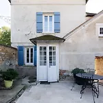 Maison Du Passeur: 18th Century Charm With Garden And Pressagny l'Orgueilleux