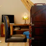 Maison Du Passeur: 18th Century Charm With Garden And Villa Pressagny l'Orgueilleux