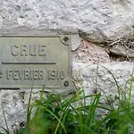Maison Du Passeur: 18th Century Charm With Garden And