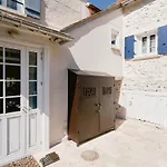Maison Du Passeur: 18th Century Charm With Garden And Villa *