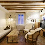 Maison Du Passeur: 18th Century Charm With Garden And Pressagny l'Orgueilleux
