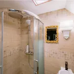 Villa Maison Du Passeur: 18th Century Charm With Garden And
