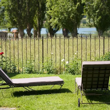Maison Du Passeur: 18th Century Charm With Garden And